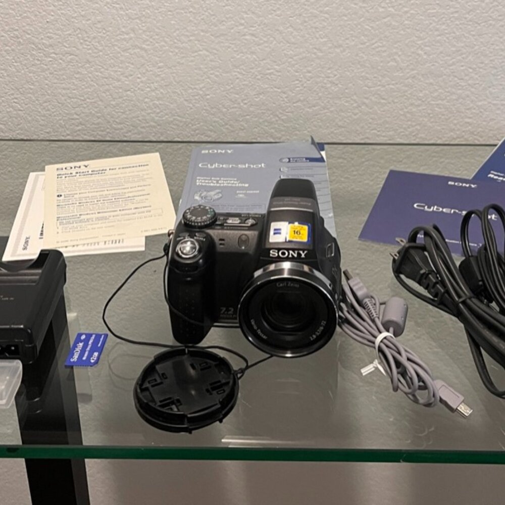 Sony Cyber-shot DSC-H5 Bundle  / Camera & Video Recording / Box & Accessories